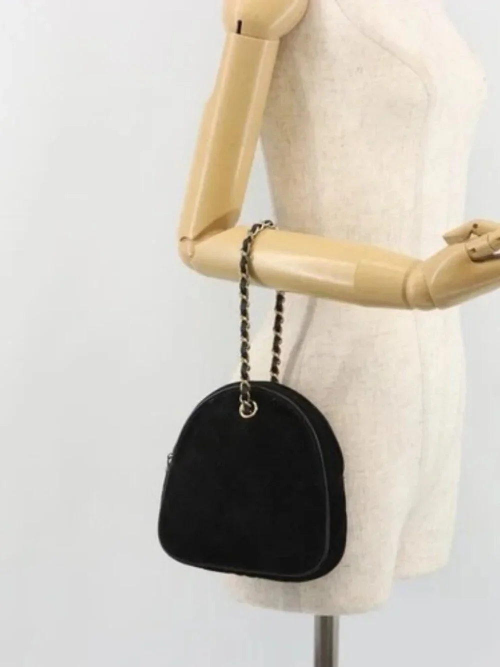 CHANEL brand	chanel color	black